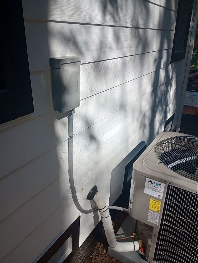 Residential electrical finish photographed by Northstar Electric